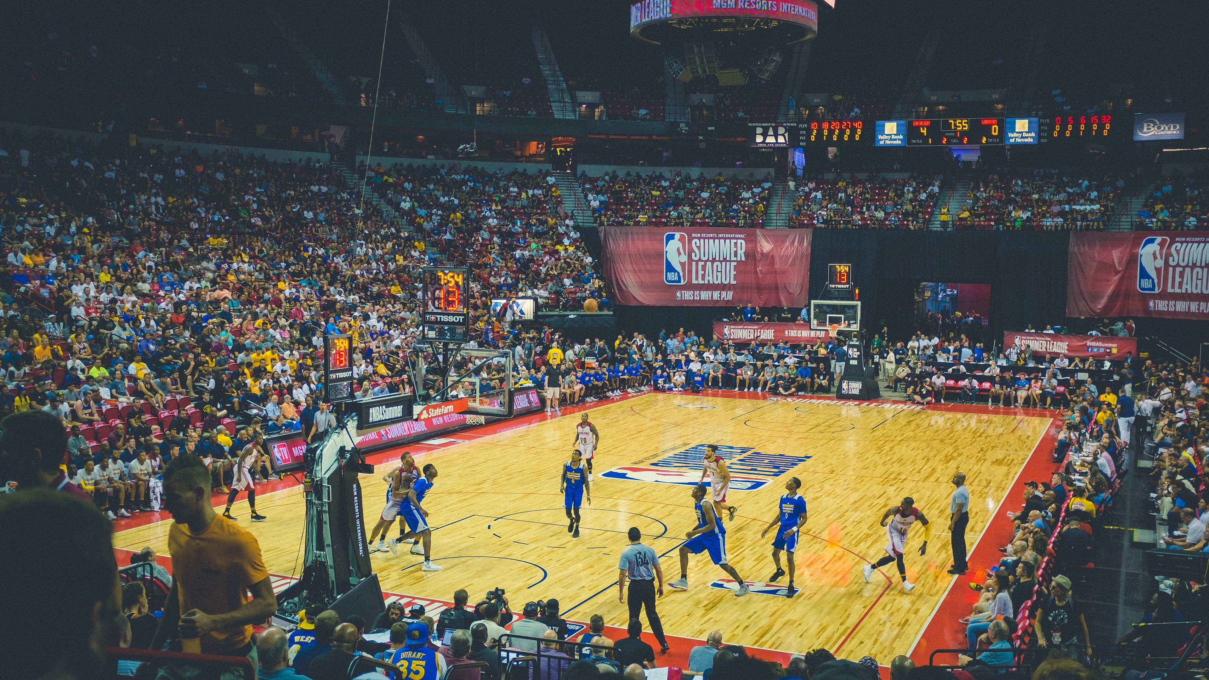 年轻跳水运动员崭露头角，未来可期，年轻的跳水运动员