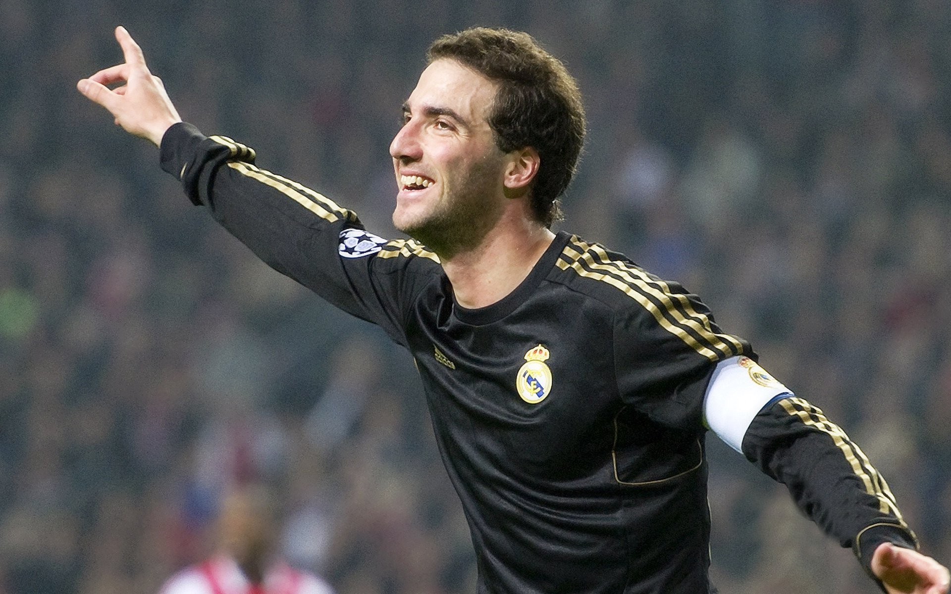 卡马文加改踢后腰效果爆炸，西媒：未来皇马真正的锁脖人，卡马文加皇马首秀